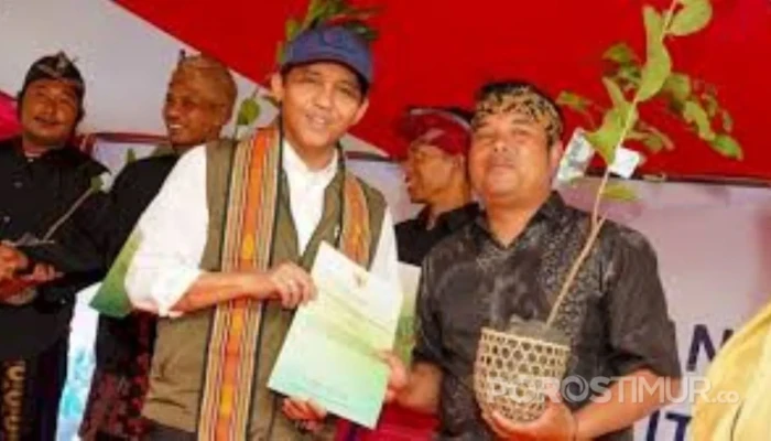Menhut Serahkan SK Perhutanan Sosial Seluas 560,57 Ha untuk 411 Petani NTB
