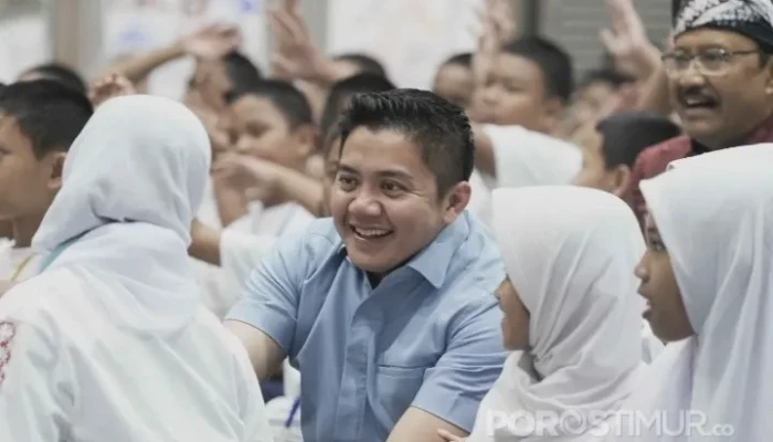 Seskab Teddy Tepis Isu MBG Gerus Anggaran Pendidikan: “Tidak Ada Program Sekolah yang Dihentikan”