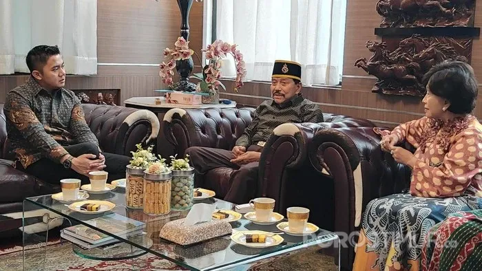 Mantan Kepala Badan Intelijen Negara (BIN) Abdullah Mahmud Hendropriyono ungkap kelebihan Teddy Indra Wijaya seusai bertemu langsung di momen Idulfitri. Foto: dokumentasi Setkab